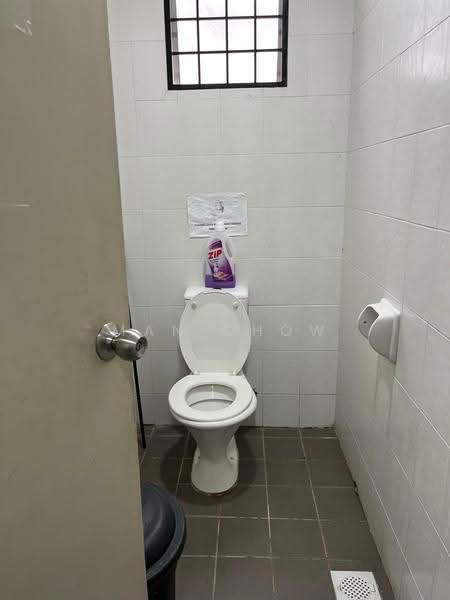 Shop for Sale in Subang Bestari (Shah Alam) - MAN CHOW - Bathroom - PropertyGuru.com.my
