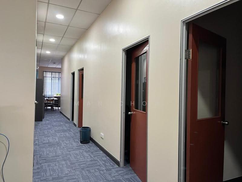 Shop for Sale in Subang Bestari (Shah Alam) - MAN CHOW - Corridor - PropertyGuru.com.my
