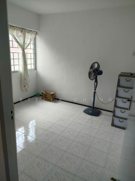 Rumah Flat untuk Dijual di Taman Emas - Stella Cheng - Bedroom - PropertyGuru.com.my