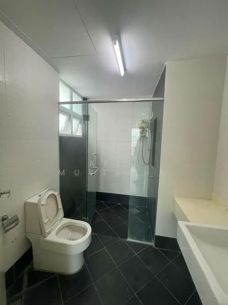 Service Residence for Sale at Saville @ Melawati - Arif Mustapha - Bathroom - PropertyGuru.com.my
