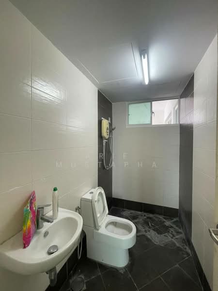 Service Residence for Sale at Saville @ Melawati - Arif Mustapha - Bathroom - PropertyGuru.com.my