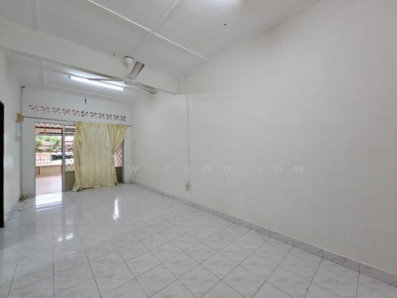 Rumah Teres 1-Tingkat untuk Dijual di Taman Datuk Palembang (Bukit Baru) - Mary Low - Living Room - PropertyGuru.com.my