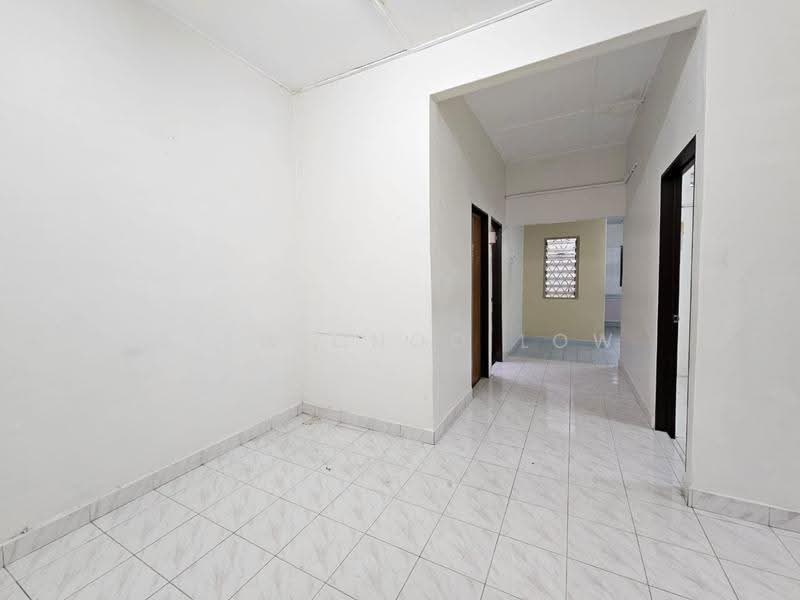 Rumah Teres 1-Tingkat untuk Dijual di Taman Datuk Palembang (Bukit Baru) - Mary Low - Corridor - PropertyGuru.com.my