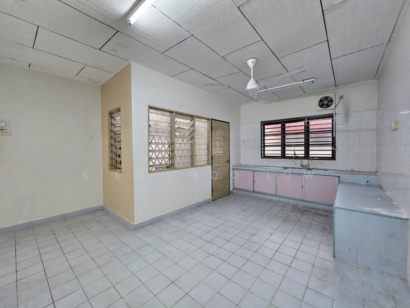 Rumah Teres 1-Tingkat untuk Dijual di Taman Datuk Palembang (Bukit Baru) - Mary Low - Kitchen - PropertyGuru.com.my