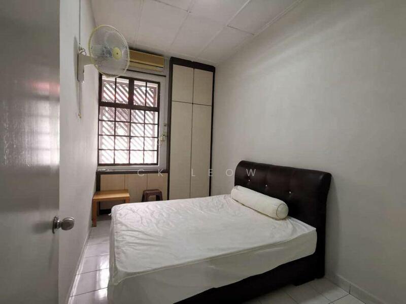 For Rent - Single terrace house for rent at taman molek