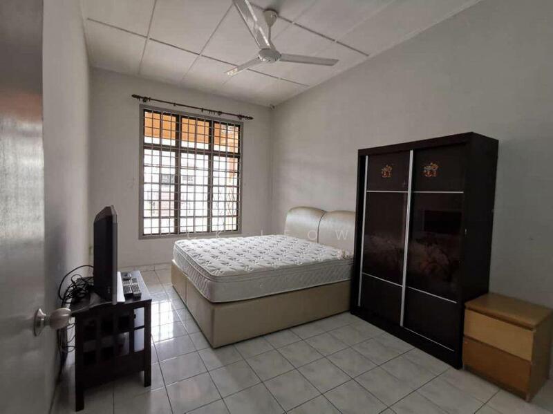 For Rent - Single terrace house for rent at taman molek