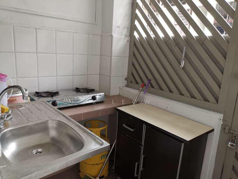 For Rent - Single terrace house for rent at taman molek