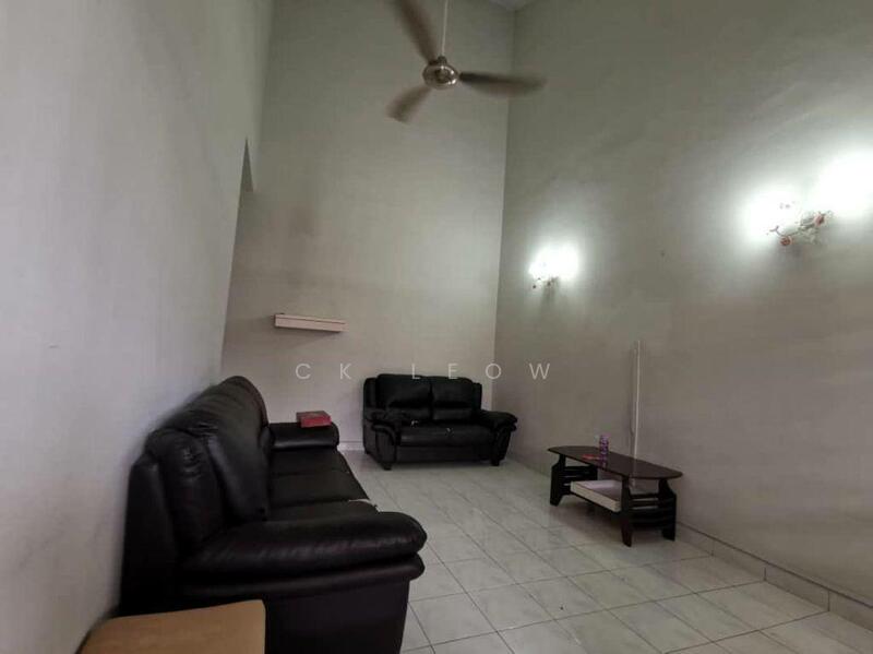 For Rent - Single terrace house for rent at taman molek