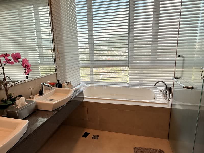 Kondominium untuk Dijual di Infinity Beachfront Condominium - Jorden Tan - Bathroom - PropertyGuru.com.my
