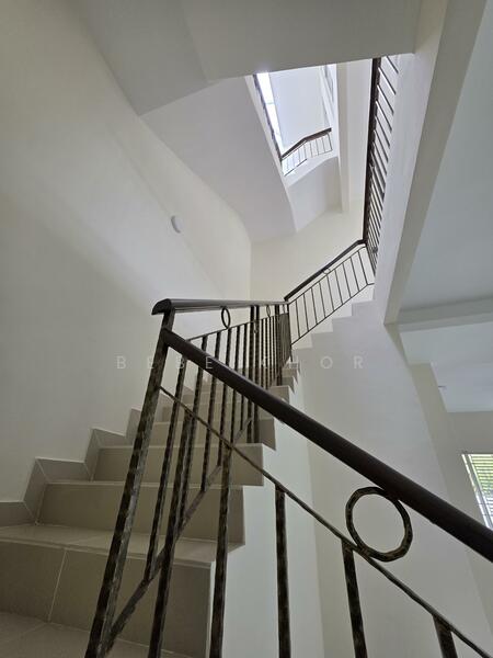 Untuk Disewa - Ashley Green