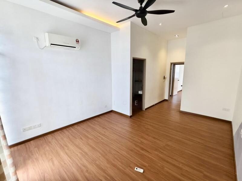 2-storey Terraced House for Sale in Taman Setia Indah (Tebrau) - Janice . - Living Room - PropertyGuru.com.my