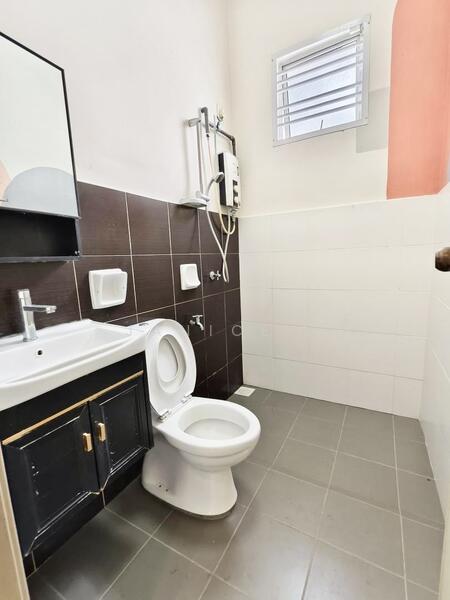 2-storey Terraced House for Sale in Taman Setia Indah (Tebrau) - Janice . - Bathroom - PropertyGuru.com.my
