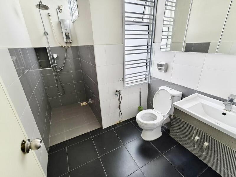 2-storey Terraced House for Sale in Taman Setia Indah (Tebrau) - Janice . - Bathroom - PropertyGuru.com.my
