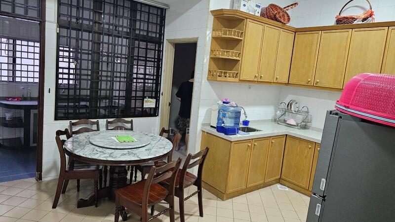 For Rent - 2-Storey House @ Taman Molek