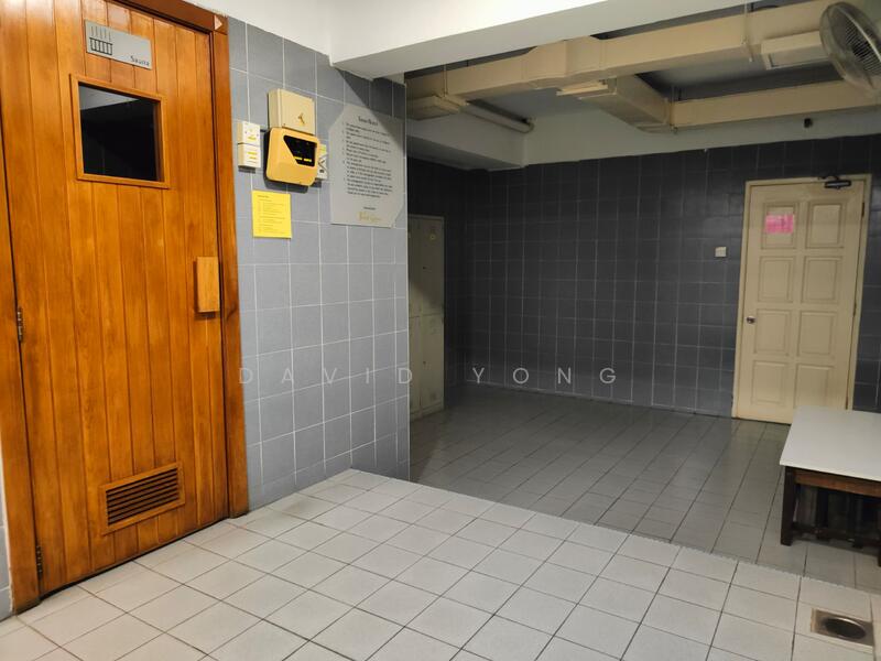 Gender-specific saunas with tidy locker