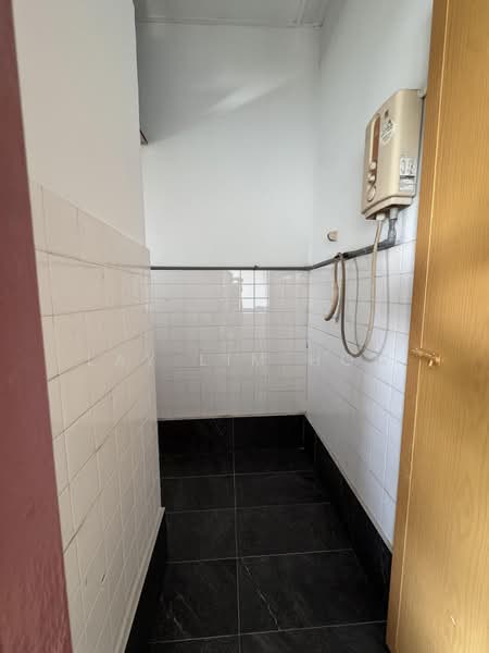 Kedai / Pejabat untuk Disewa di Setiawan (Sitiawan) - Lay Lim How - Interior - PropertyGuru.com.my