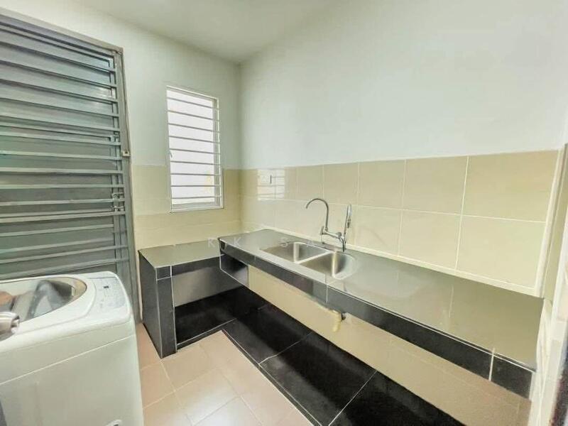 Rumah Teres 2 Tingkat untuk Dijual di Taman Semenyih Mewah (Semenyih) - KK Sah - Kitchen - PropertyGuru.com.my