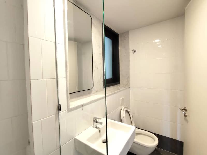 Servis Apartment untuk Dijual di Isola - Julius Ong - Bathroom - PropertyGuru.com.my