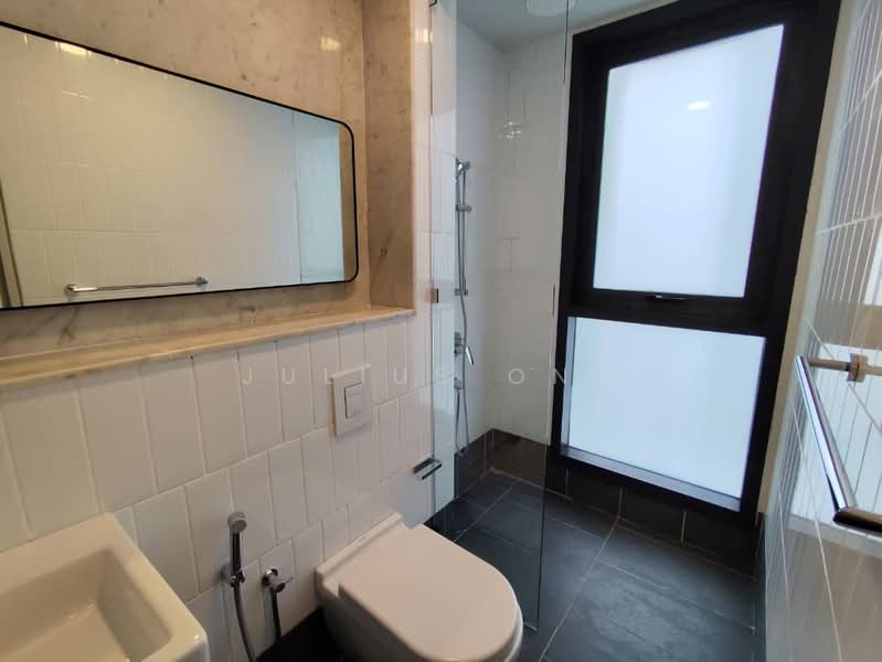 Servis Apartment untuk Dijual di Isola - Julius Ong - Bathroom - PropertyGuru.com.my