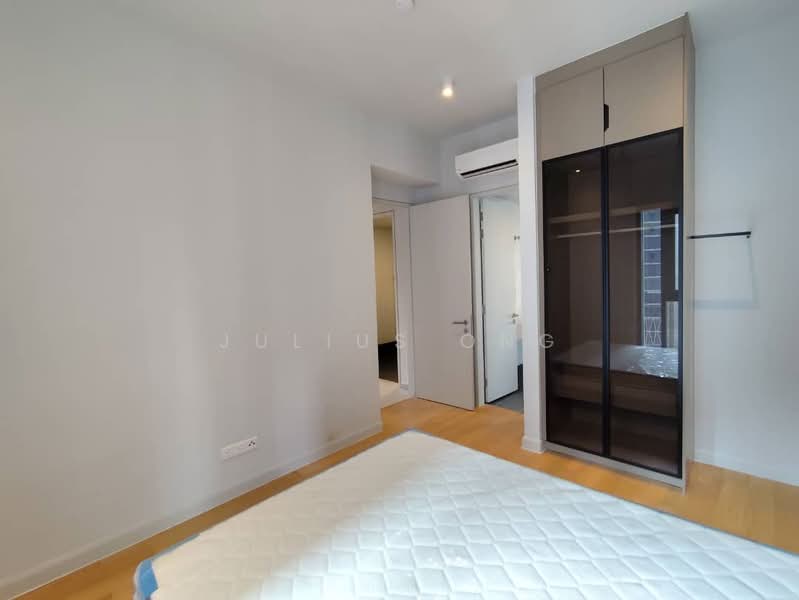 Servis Apartment untuk Dijual di Isola - Julius Ong - Bedroom - PropertyGuru.com.my