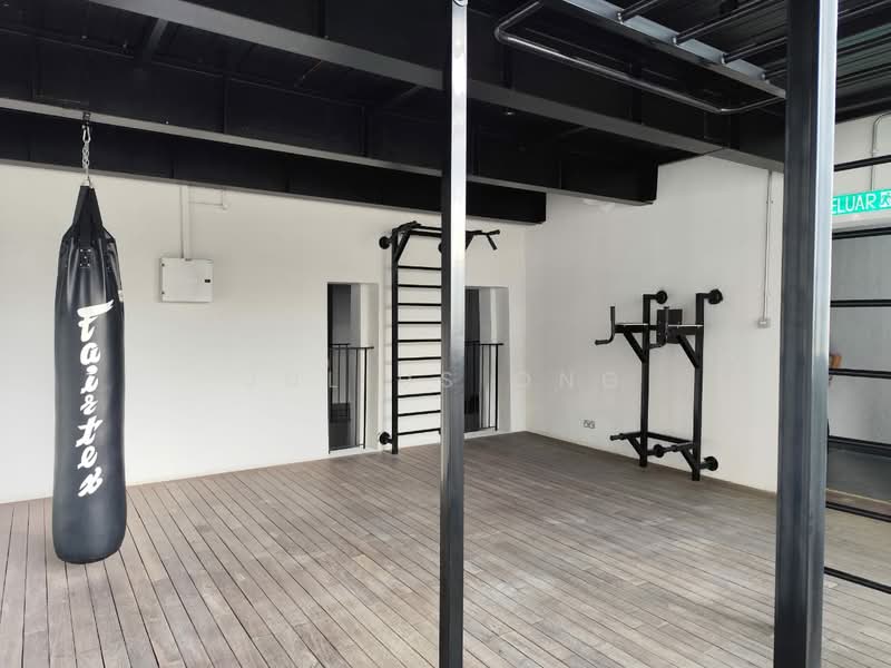 Servis Apartment untuk Dijual di Isola - Julius Ong - Gym - PropertyGuru.com.my