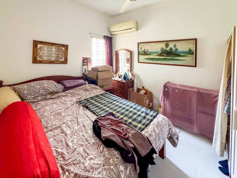 For Sale - End Lot SIngle Storey Terrace Bandar Tasik Puteri