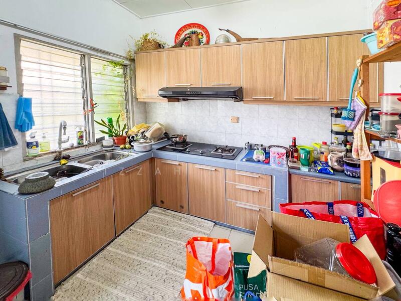 For Sale - End Lot SIngle Storey Terrace Bandar Tasik Puteri