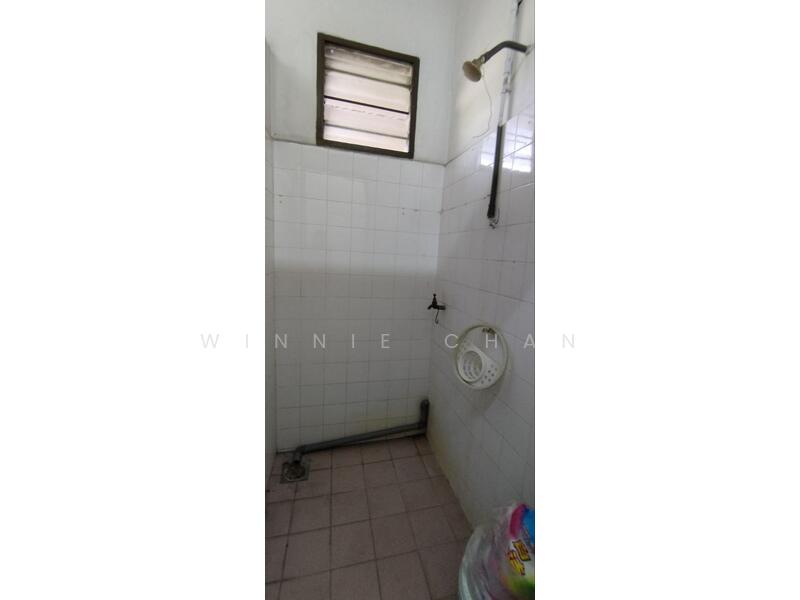 Factory for Sale in Falim (Menglembu) - Winnie Chan - Bathroom - PropertyGuru.com.my