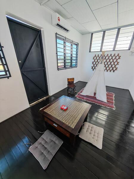 For Rent - Ujong Pasir