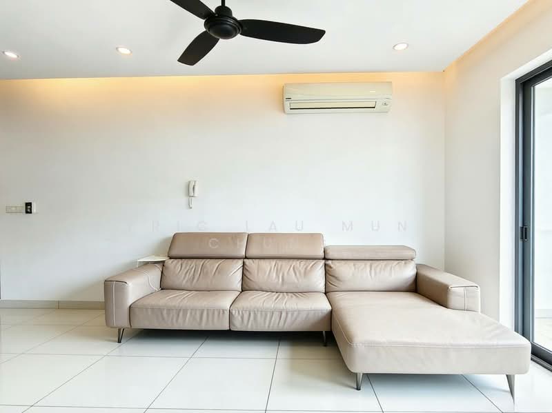 Kondominium untuk Dijual di KM1 West - Eric Lau Mun Chung - Living Room - PropertyGuru.com.my