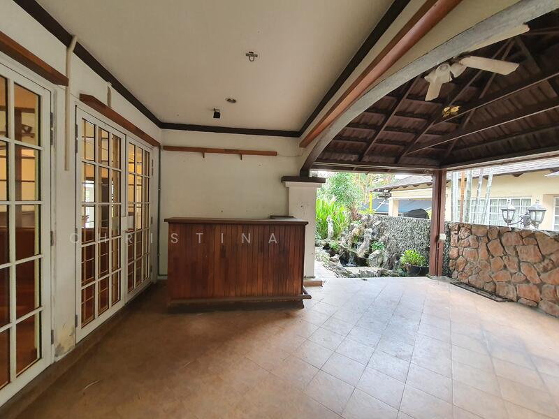 Bar Cum B'fast Patio