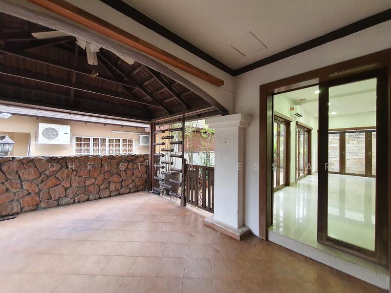 Bar Cum B'fast Patio