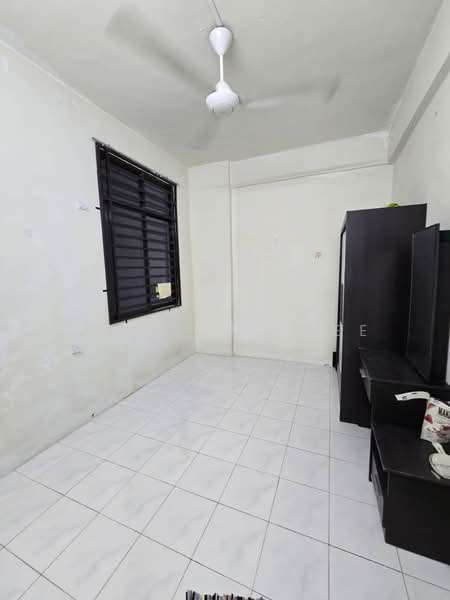 Pangsapuri untuk Disewa di Desa Permai Indah Apartment - Cy Issac Lee - Bedroom - PropertyGuru.com.my