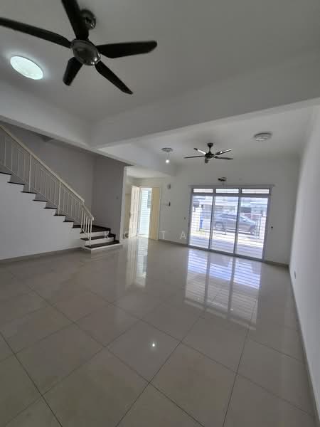 Rumah Teres 2 Tingkat untuk Dijual di Kemuning Utama (Shah Alam) - KG Tan - Living Room - PropertyGuru.com.my