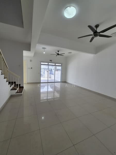 Rumah Teres 2 Tingkat untuk Dijual di Kemuning Utama (Shah Alam) - KG Tan - Living Room - PropertyGuru.com.my