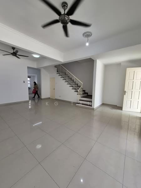Rumah Teres 2 Tingkat untuk Dijual di Kemuning Utama (Shah Alam) - KG Tan - Living Room - PropertyGuru.com.my