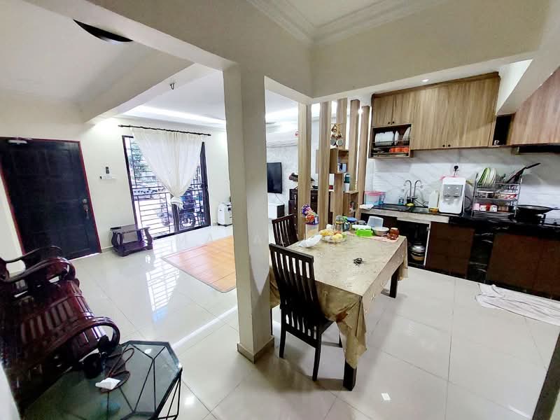 Rumah Teres 3 Tingkat untuk Dijual di Taman Selayang Mulia (Selayang) - EMA ALLANG - Living Room - PropertyGuru.com.my
