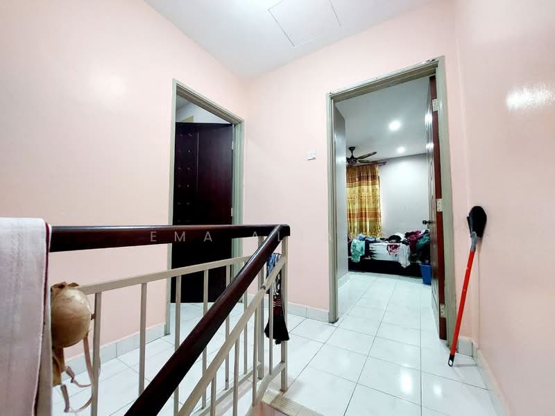 Rumah Teres 3 Tingkat untuk Dijual di Taman Selayang Mulia (Selayang) - EMA ALLANG - Corridor - PropertyGuru.com.my