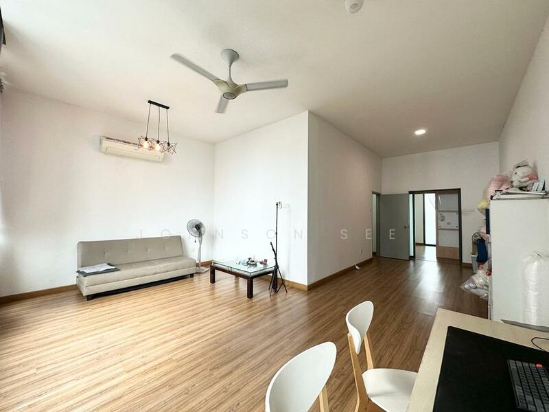 Second Floor Master Room