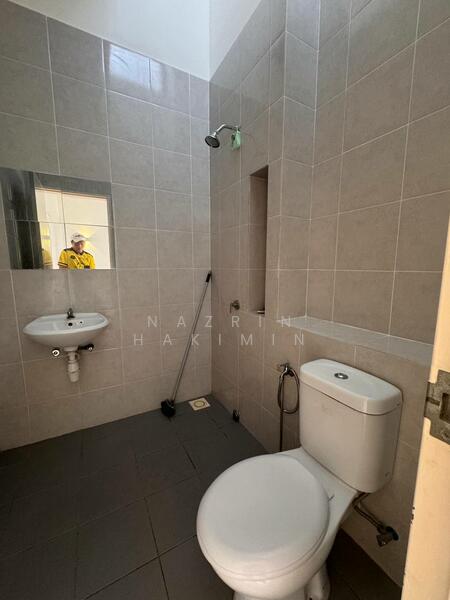 Terraced House for Sale in Eco Grandeur (Puncak Alam) - Nazrin Hakimin - Bathroom - PropertyGuru.com.my