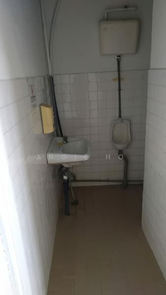 Shop for Rent in Jalan Ipoh (Kuala Lumpur) - Angie Ho - Bathroom - PropertyGuru.com.my