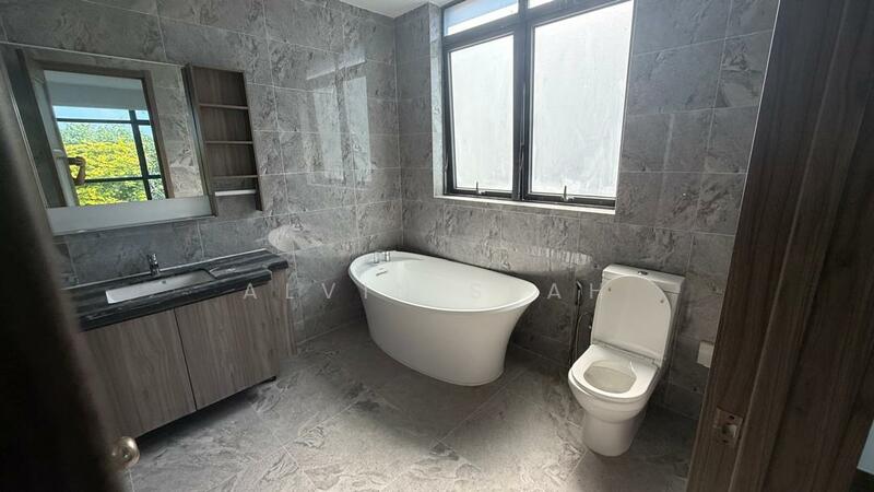 Semi-Detached House for Sale in Forest City (Gelang Patah) - Alvin Seah - Bathroom - PropertyGuru.com.my