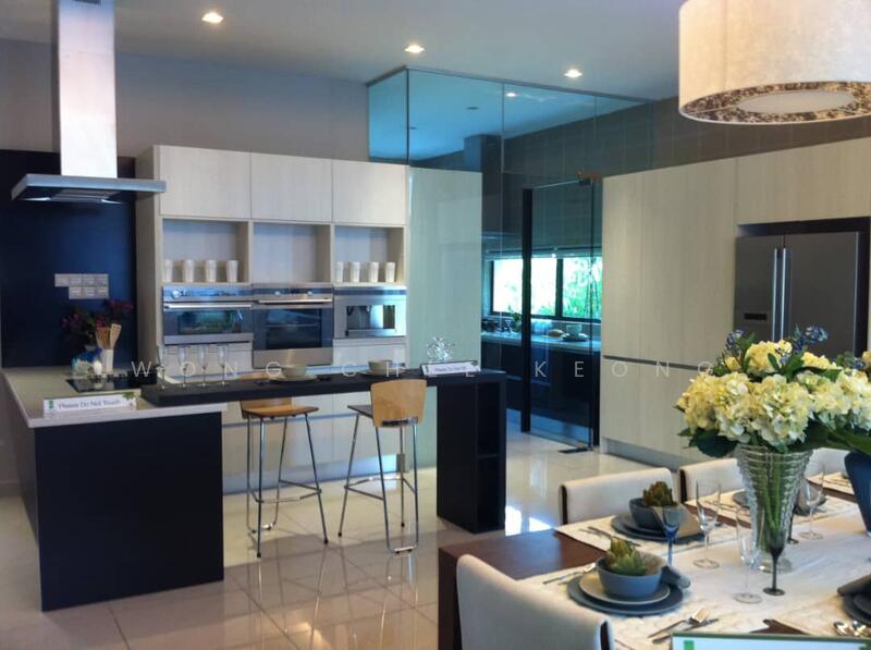 Rumah Berkembar untuk Dijual di Kinrara Residence (Puchong) - Wong Chee Keong - Kitchen - PropertyGuru.com.my