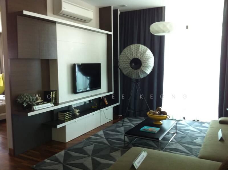 Rumah Berkembar untuk Dijual di Kinrara Residence (Puchong) - Wong Chee Keong - Living Room - PropertyGuru.com.my