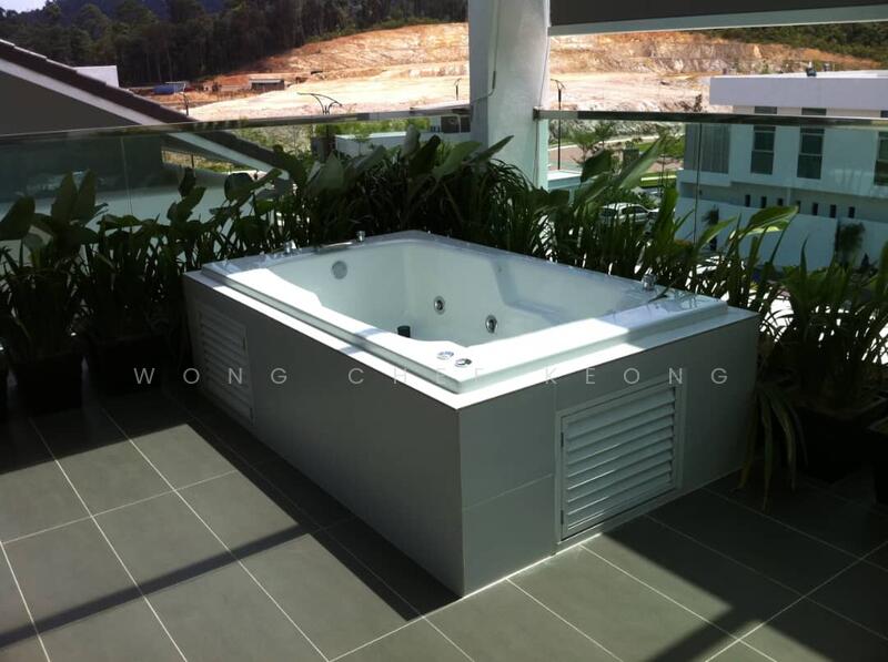 Rumah Berkembar untuk Dijual di Kinrara Residence (Puchong) - Wong Chee Keong - Balcony - PropertyGuru.com.my