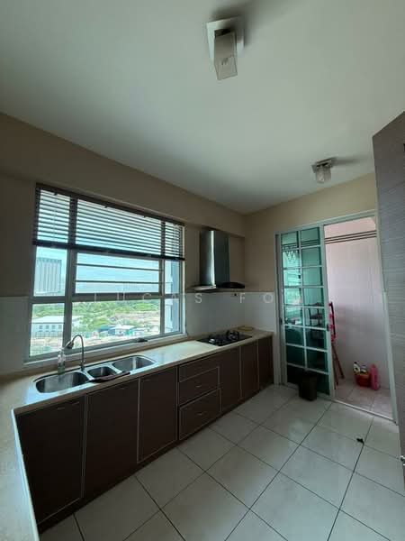 Kondominium untuk Disewa di The Brezza - Lucas Foo - Kitchen - PropertyGuru.com.my