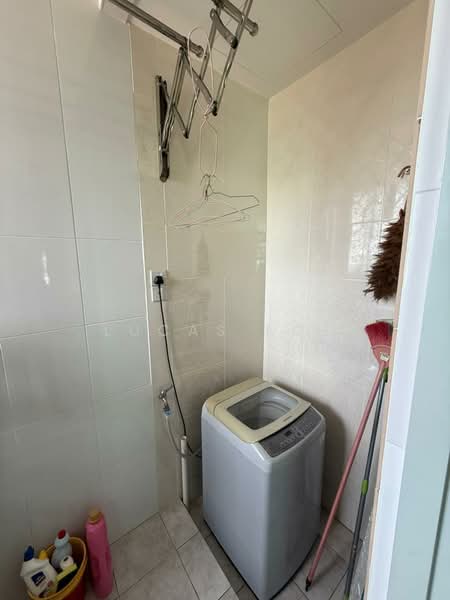 Kondominium untuk Disewa di The Brezza - Lucas Foo - Bathroom - PropertyGuru.com.my