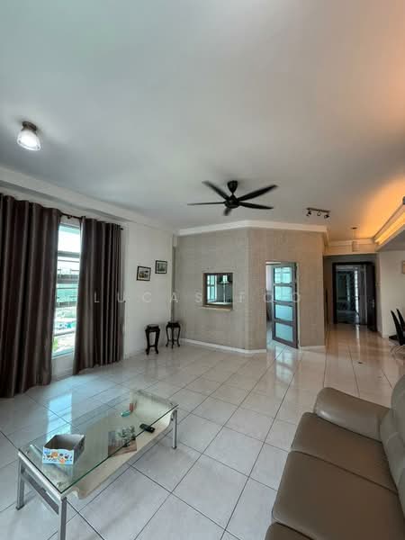Kondominium untuk Disewa di The Brezza - Lucas Foo - Living Room - PropertyGuru.com.my