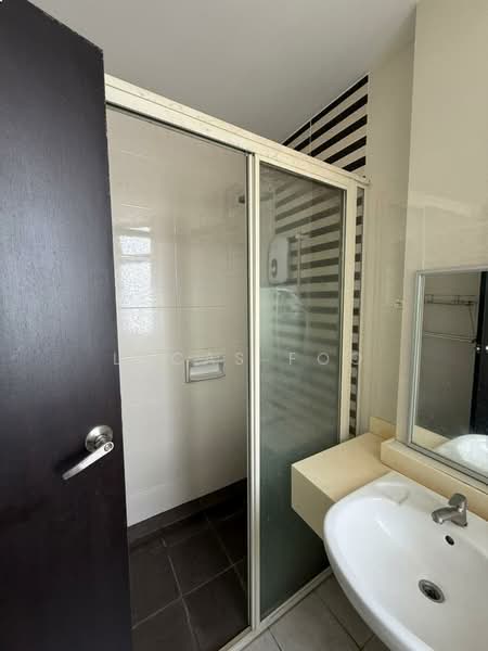 Kondominium untuk Disewa di The Brezza - Lucas Foo - Bathroom - PropertyGuru.com.my
