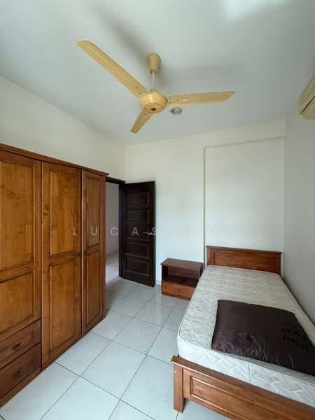 Kondominium untuk Disewa di The Brezza - Lucas Foo - Bedroom - PropertyGuru.com.my